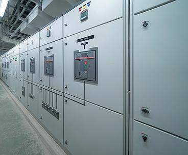 工厂制造系统中控制或服务器机房的动力能源电机机柜,主操作站网络和